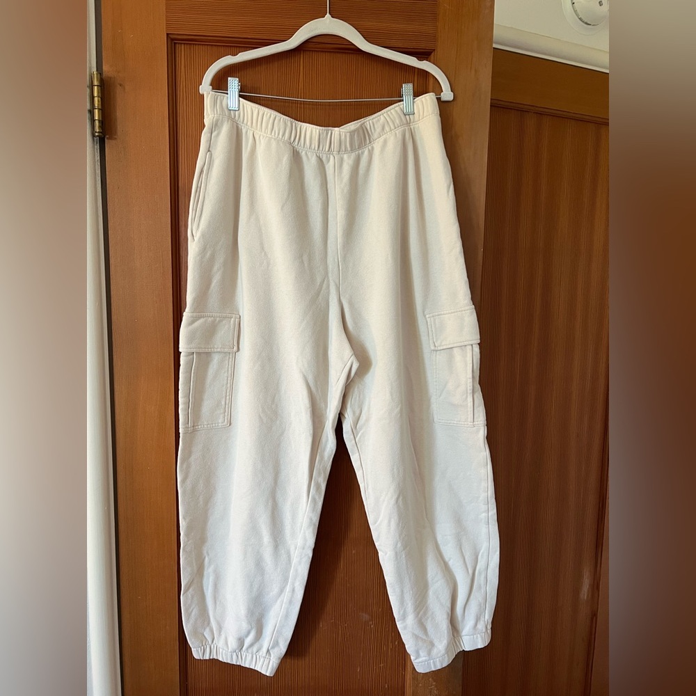 American Eagle cream cargo sweatpants